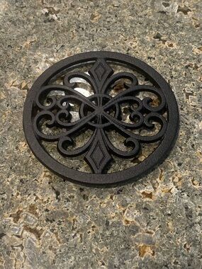 Cast Iron Trivet Decorative Scrollwork Hot Plate Rustic Farmhouse Kitchen Decor